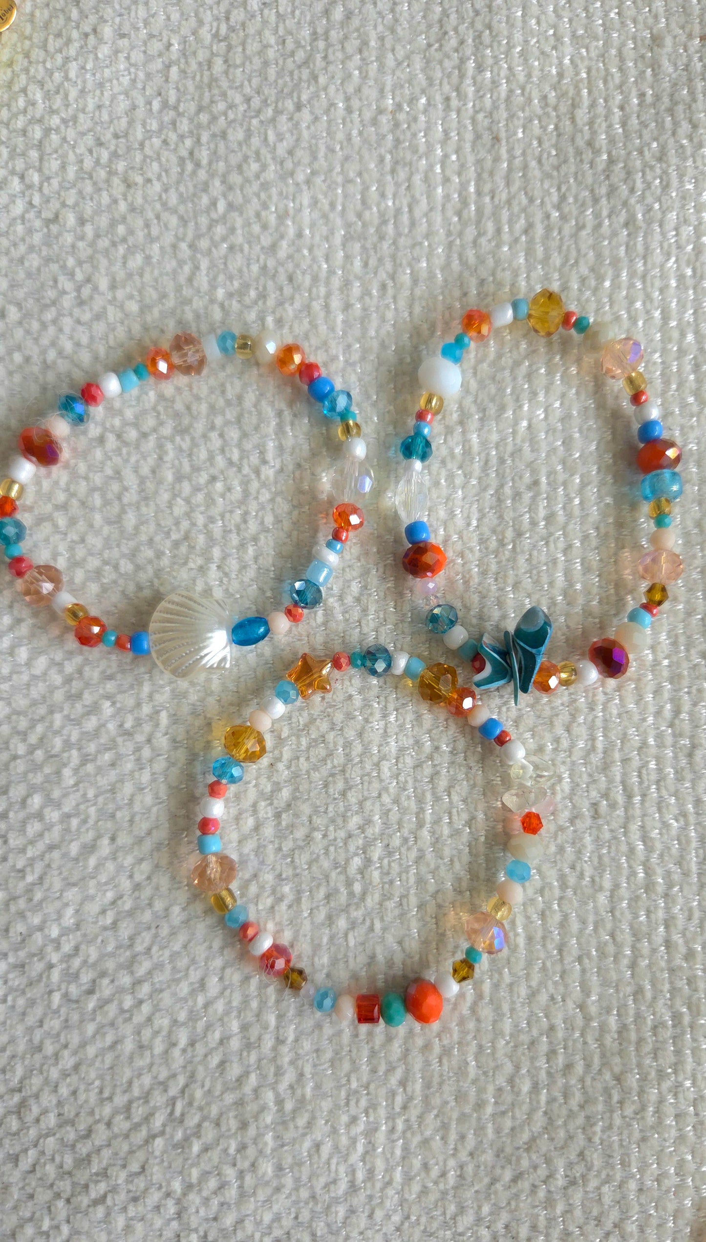 Playita Elastic Bracelet Set — pulseras elásticas hechas a mano, summer vibes, stacking colorful, dopamine dressing, Y2K fashion.