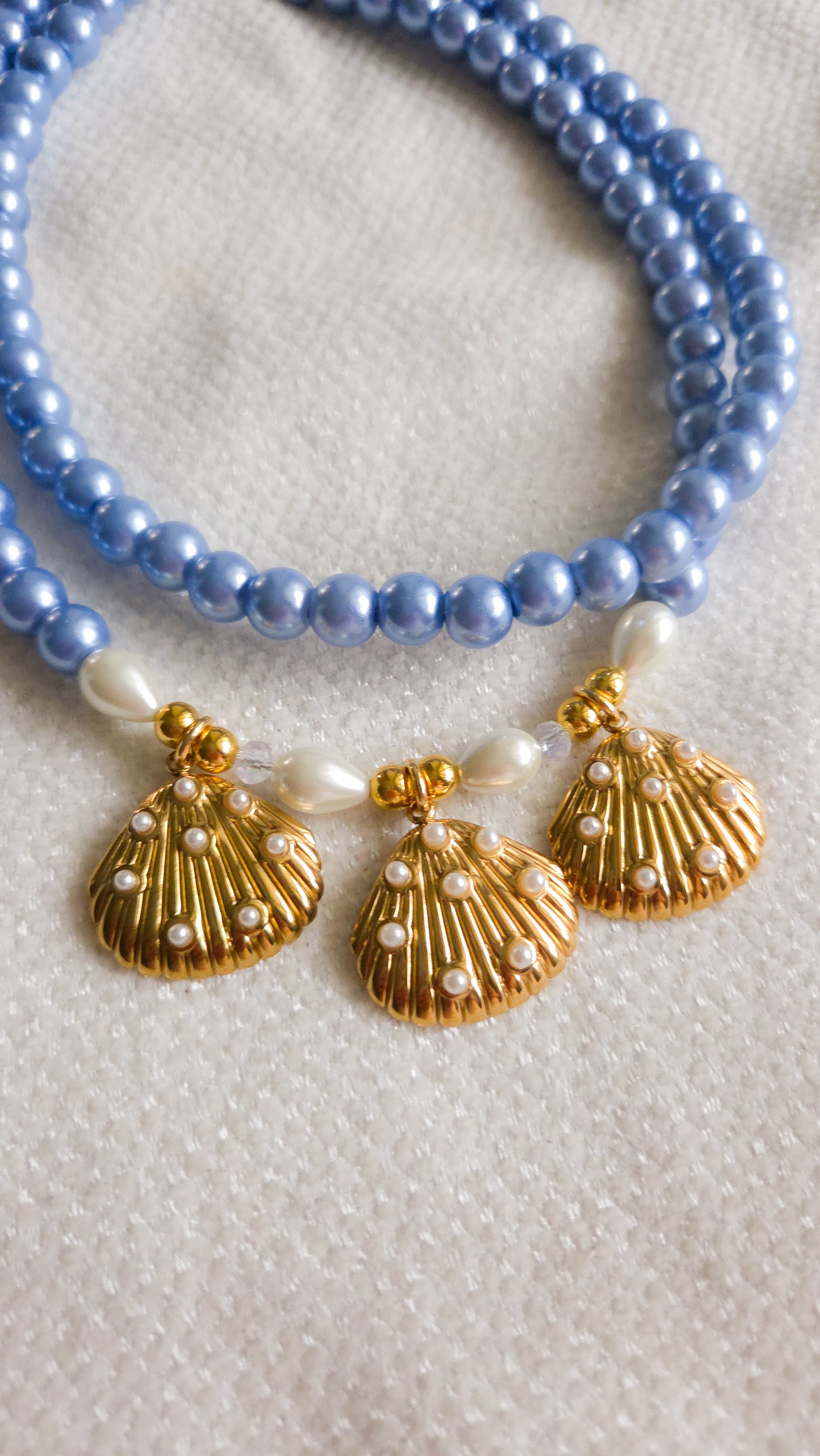 🧜♀️Mermaid Treasure Necklace – Y2K Inspired Glass Pearls & Gold Seashells