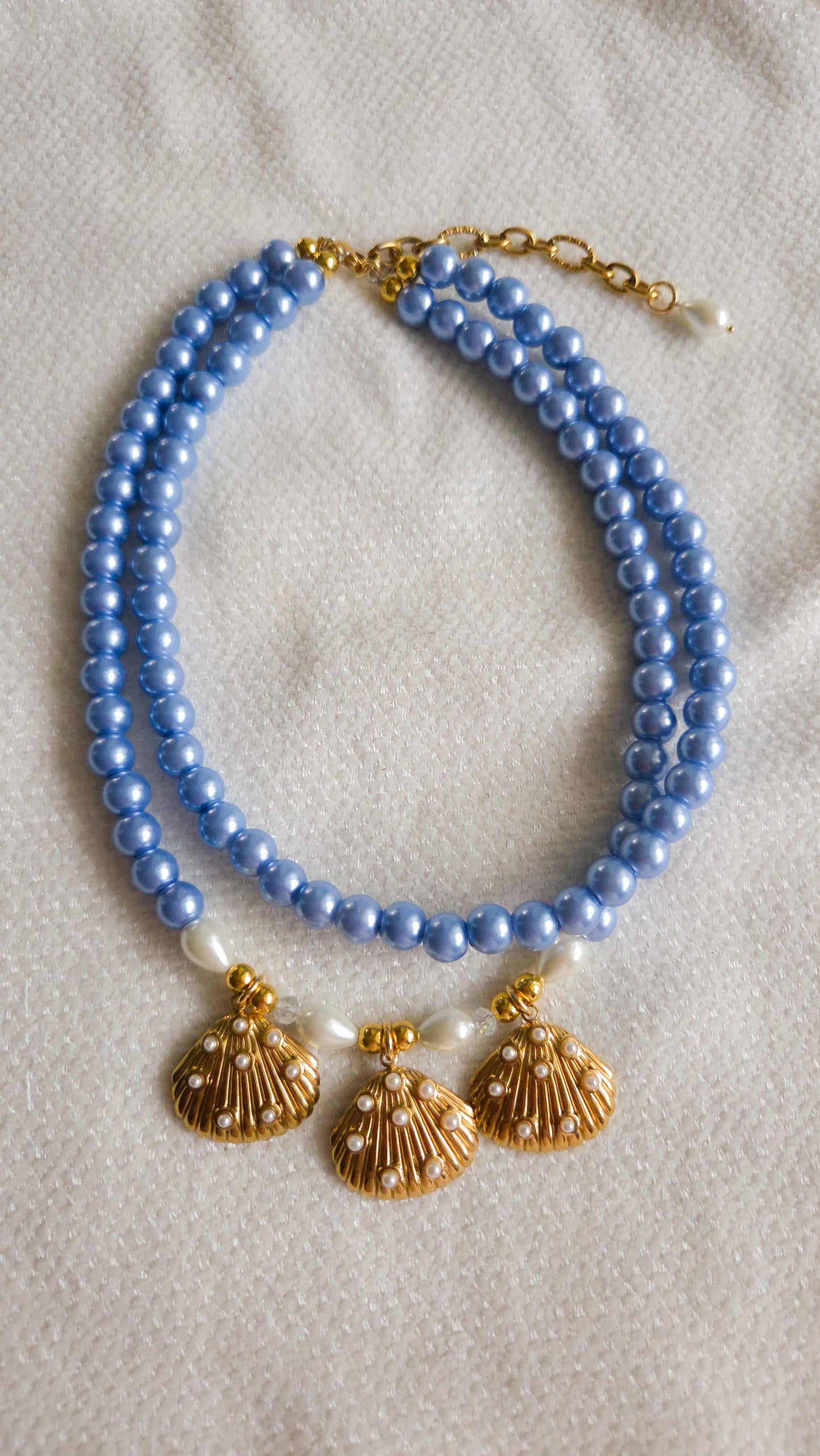 🧜♀️Mermaid Treasure Necklace – Y2K Inspired Glass Pearls & Gold Seashells