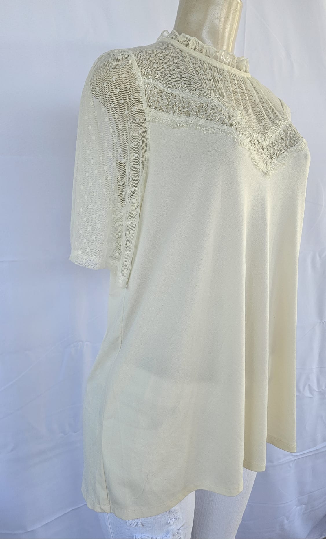 Cure- Large Lace Ruffled Scalloped Neck Blouse