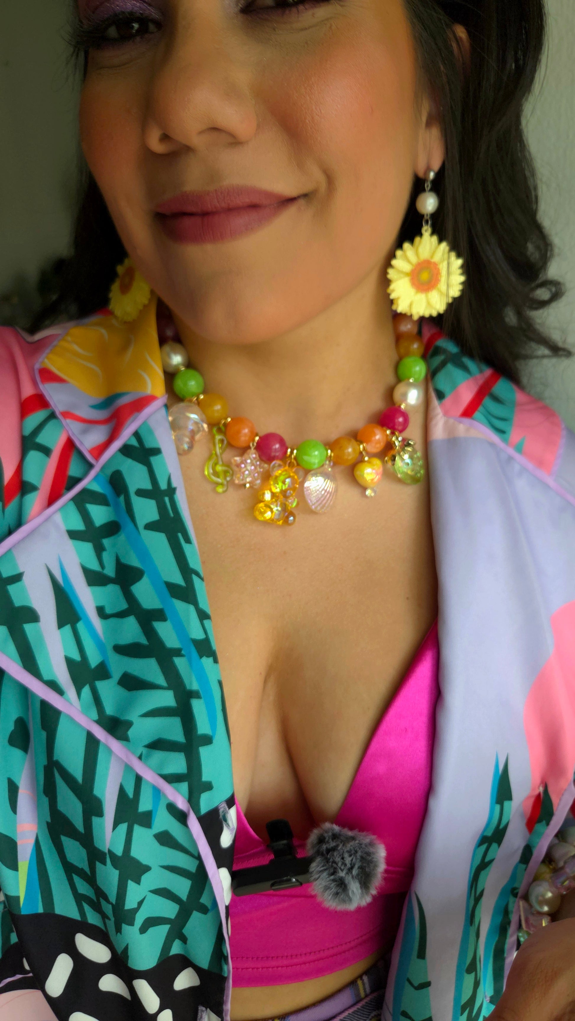 Collar Tropical Candy Parade — necklace hecho a mano, perlas chunky, charms coloridos, dopamine dressing, moda Y2K. Tropical candy necklace

Colorful statement necklace

Chunky pearls jewelry

Fruit charm necklace

Y2K dopamine dressing

Handmade playful jewelry

Acrylic charms necklace

Strawberry charm necklace

Vibrant dopamine-core

Bold colorful fashion