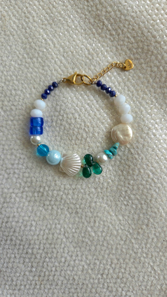 La Mar Bracelet — pulsera hecha a mano, glass beads, ocean vibes, dopamine dressing, Y2K fashion.

