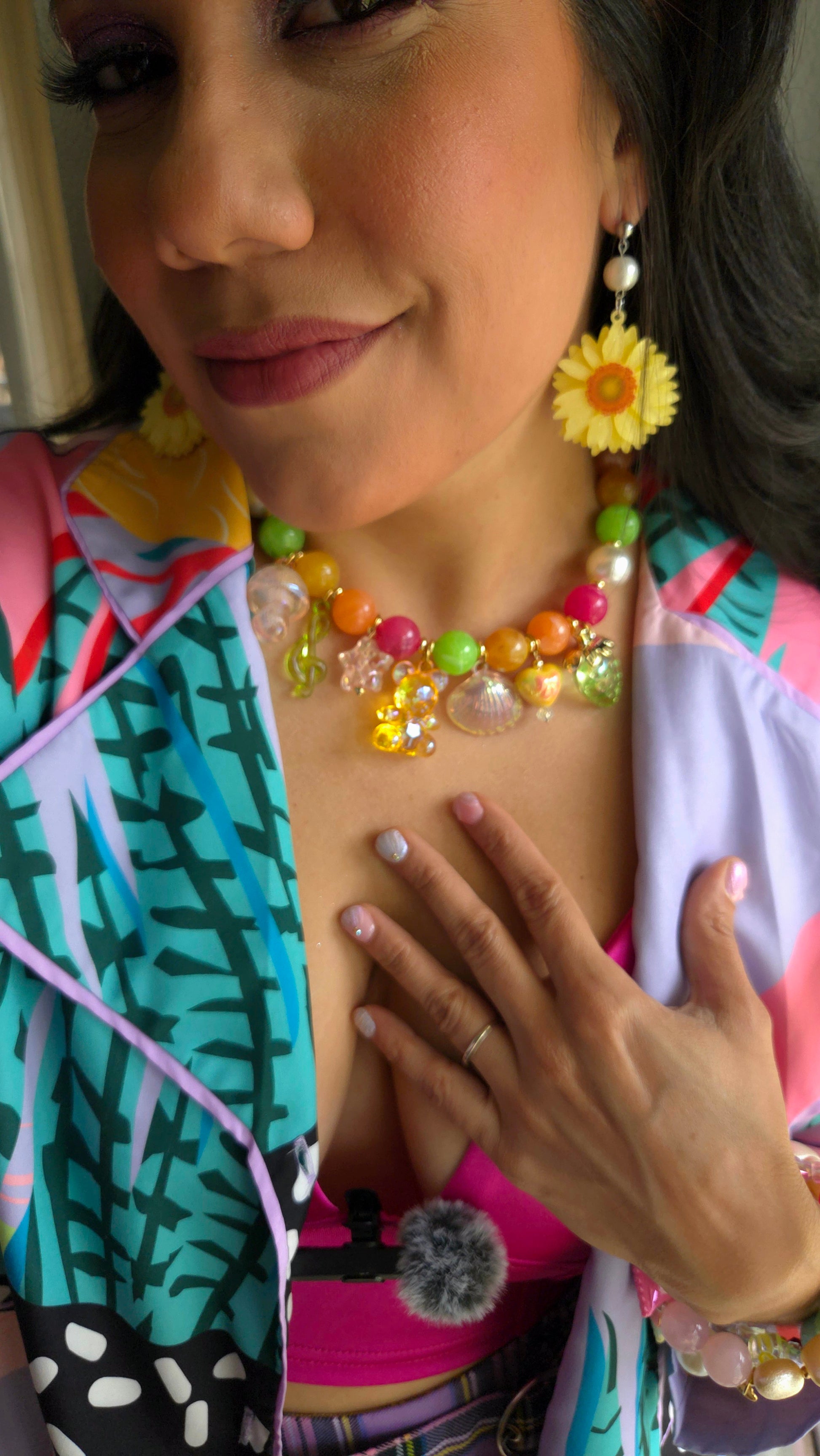 Collar Tropical Candy Parade — necklace hecho a mano, perlas chunky, charms coloridos, dopamine dressing, moda Y2K.