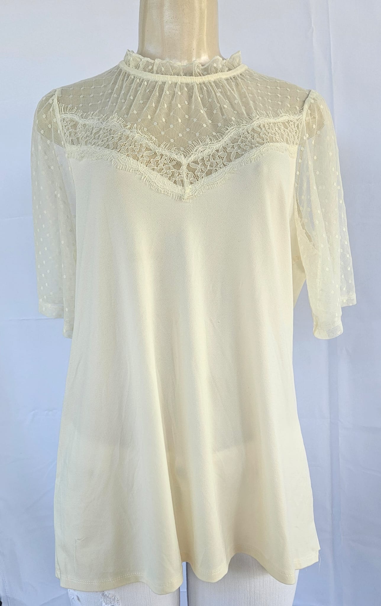 Cure- Large Lace Ruffled Scalloped Neck Blouse