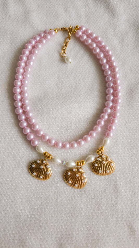 🧜‍♀️Mermaid Treasure Necklace – Y2K Inspired Glass Pearls & Gold Seashells
